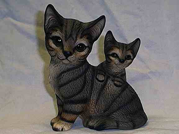 Photo of a figurine of mother cat and kitten